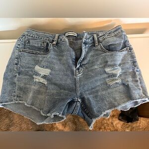 Distressed Shorts ☀️